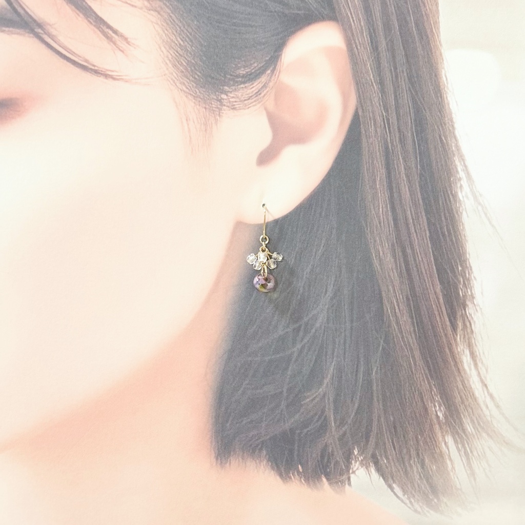 1735秋色ニュアンスカラーの一粒ガラスピアス