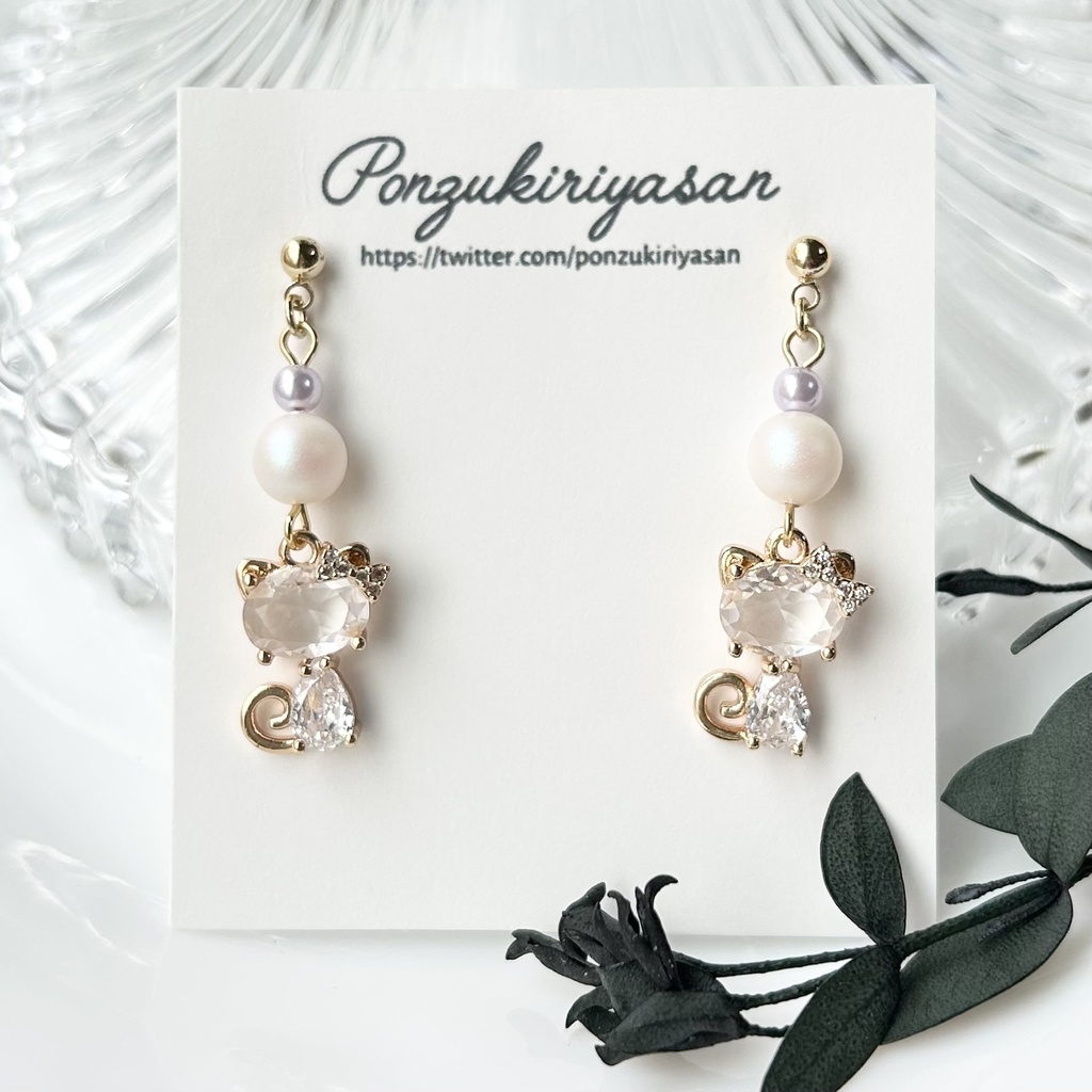 1738ジルコニアとスワロの猫ピアス