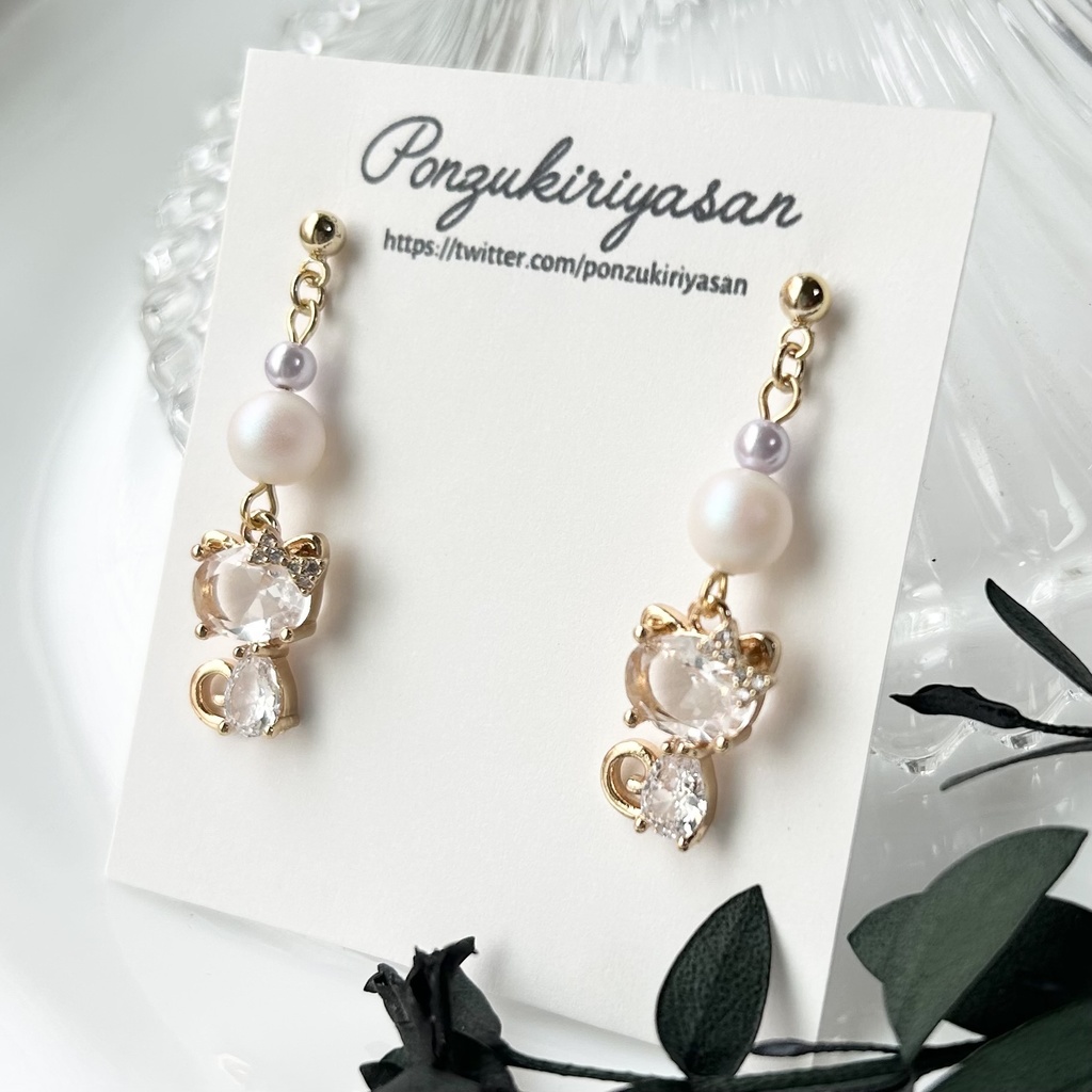 1738ジルコニアとスワロの猫ピアス