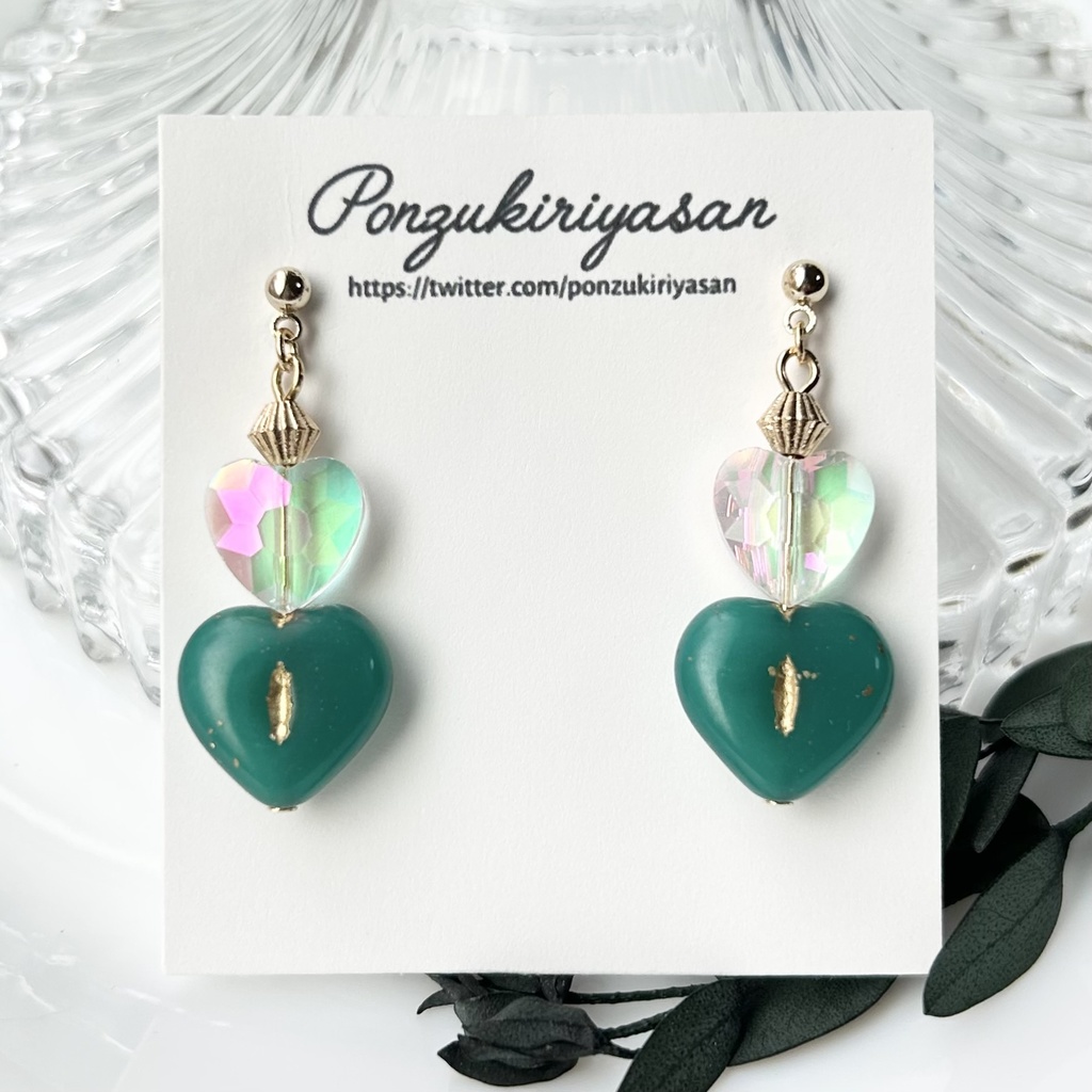 1740ゴールドラインハートのピアス