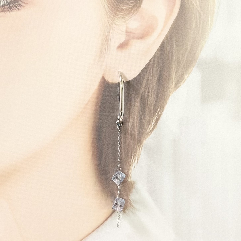 1742 2種ビーズのアシメフープピアス