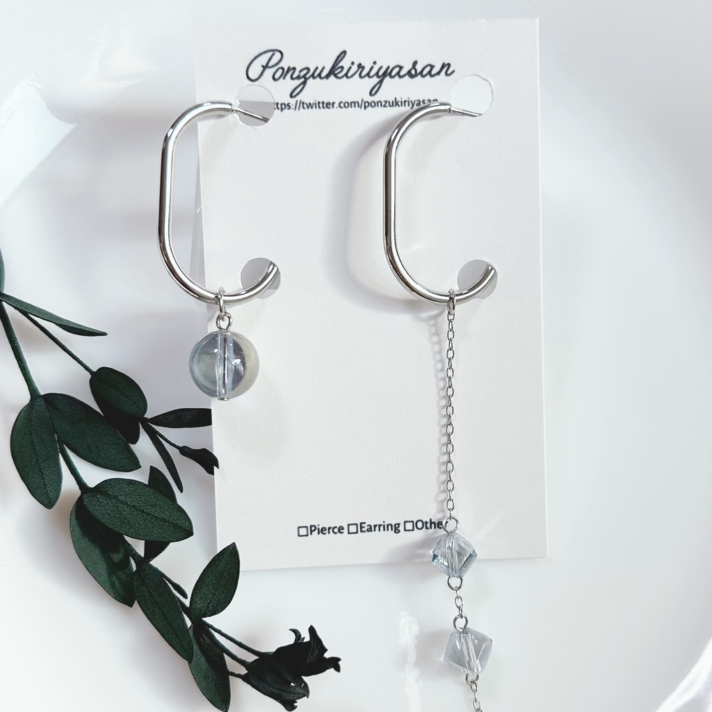 1742 2種ビーズのアシメフープピアス