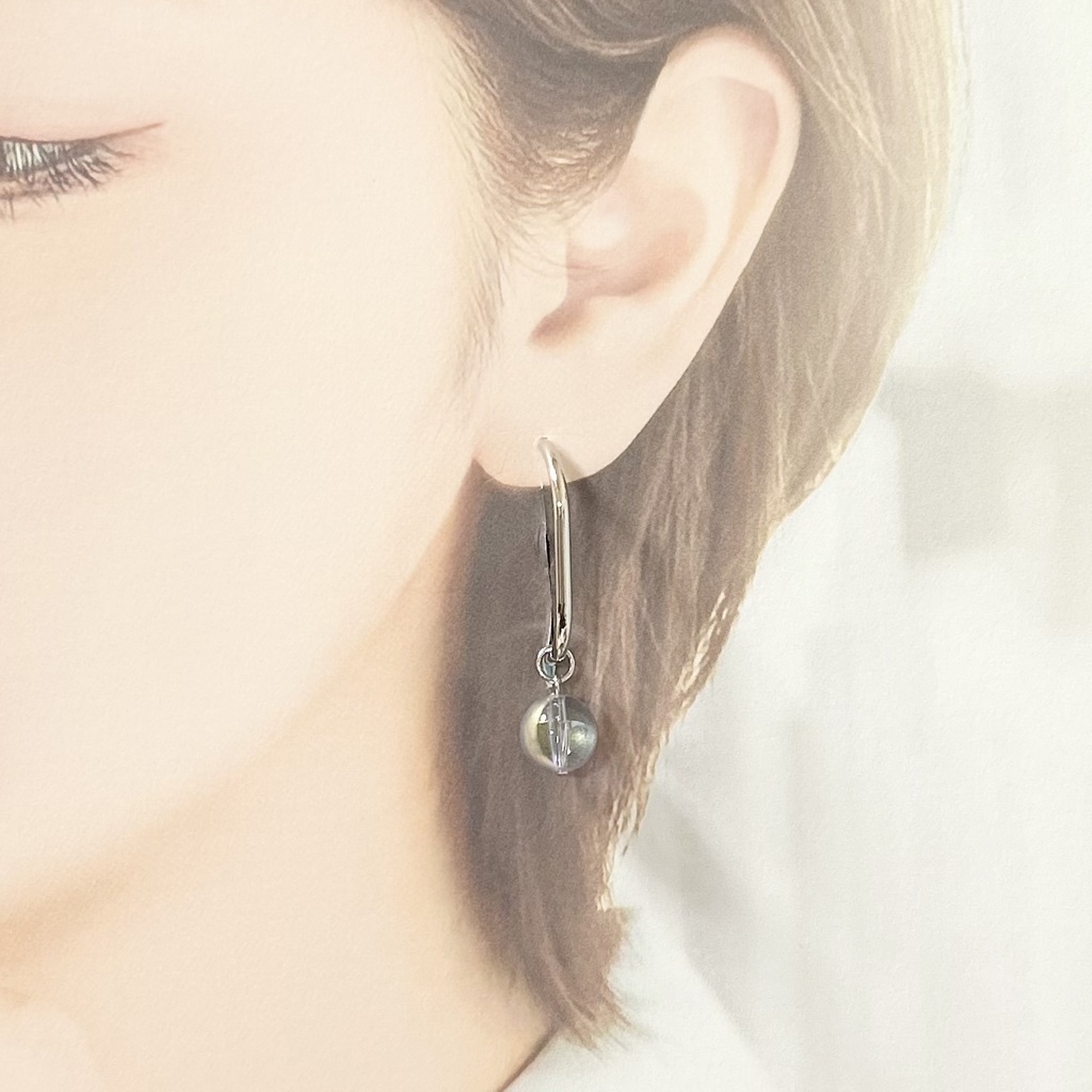 1742 2種ビーズのアシメフープピアス