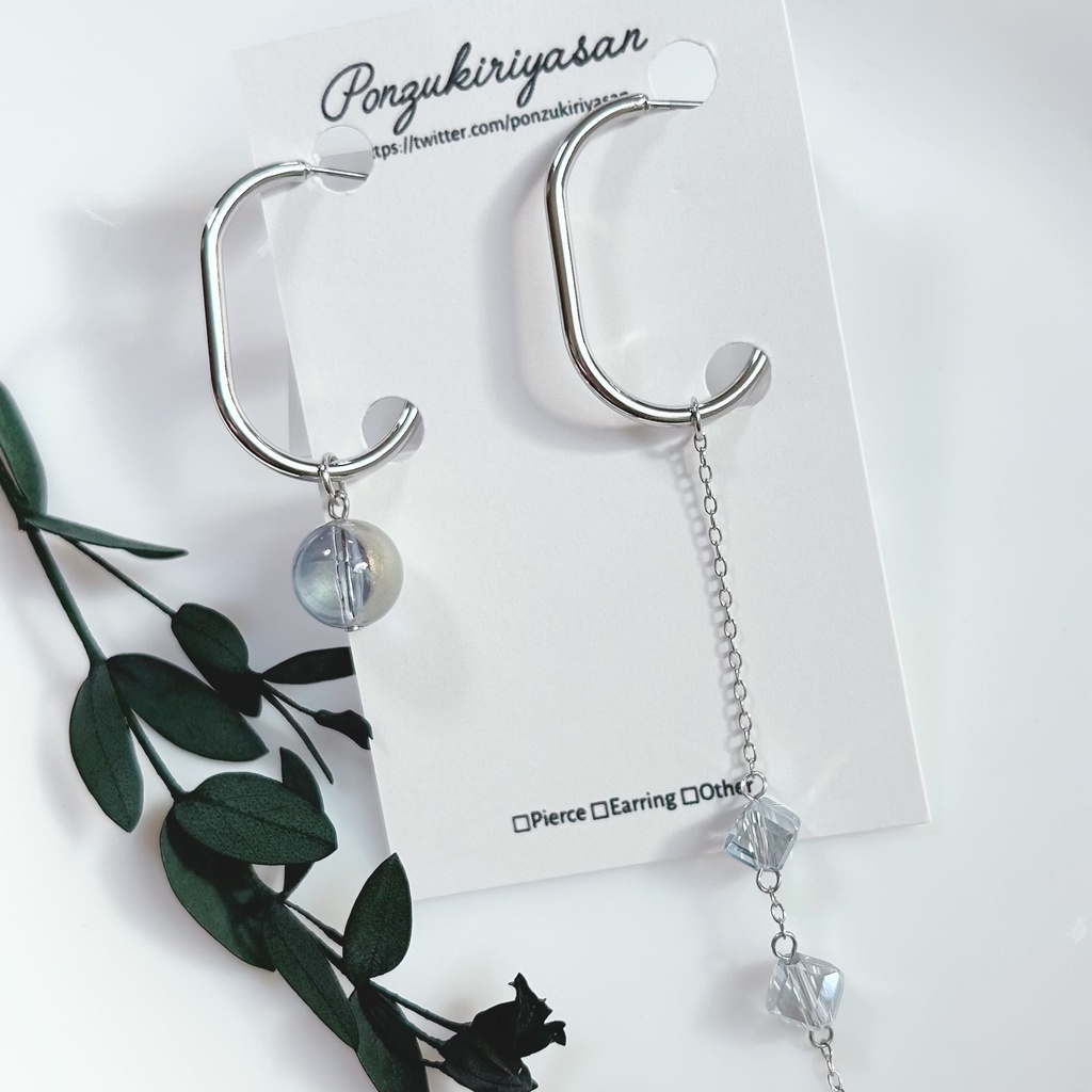 1742 2種ビーズのアシメフープピアス