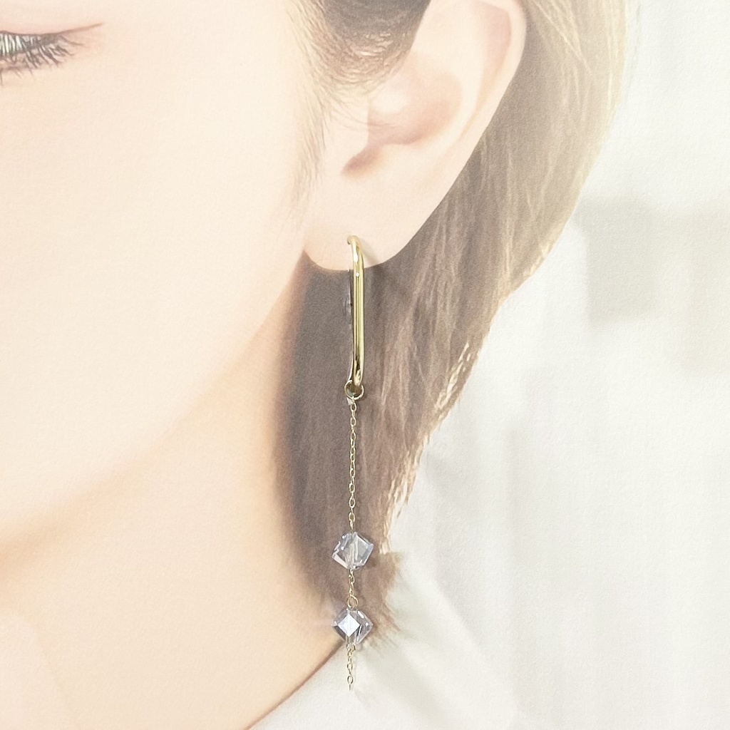 1742 2種ビーズのアシメフープピアス