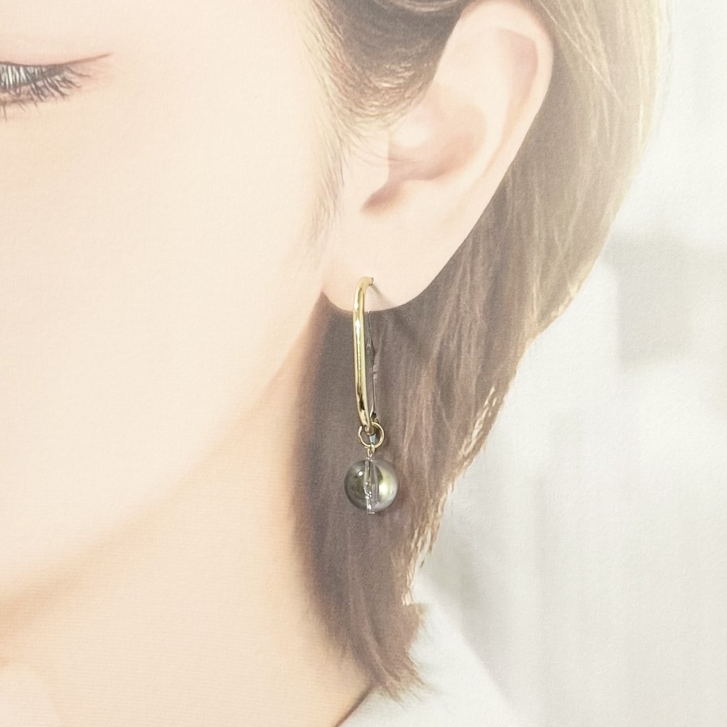 1742 2種ビーズのアシメフープピアス