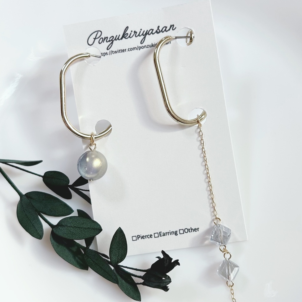 1742 2種ビーズのアシメフープピアス