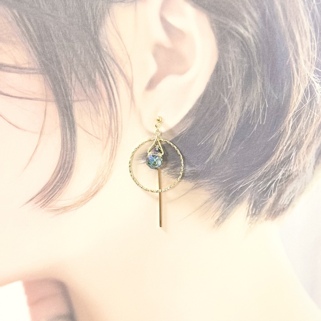 1743多面カット雫ガラスのゴールドなピアス