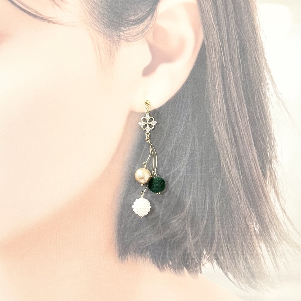 1745四葉のクローバー3連ピアス