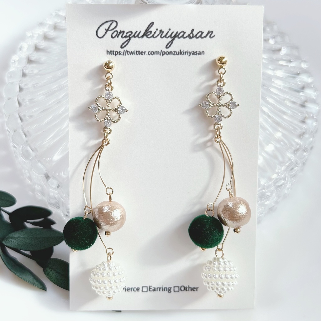 1745四葉のクローバー3連ピアス