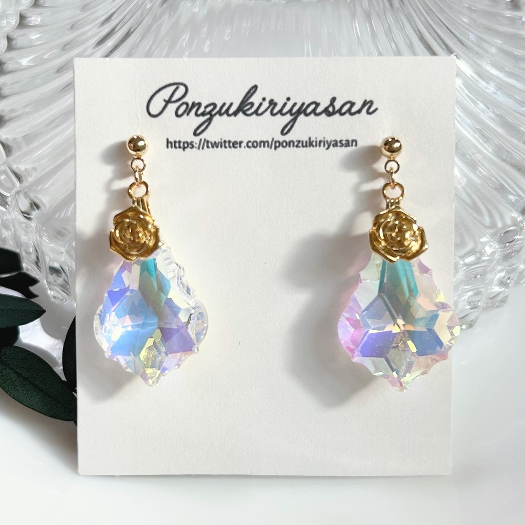 1749大粒ガラスとローズのピアス