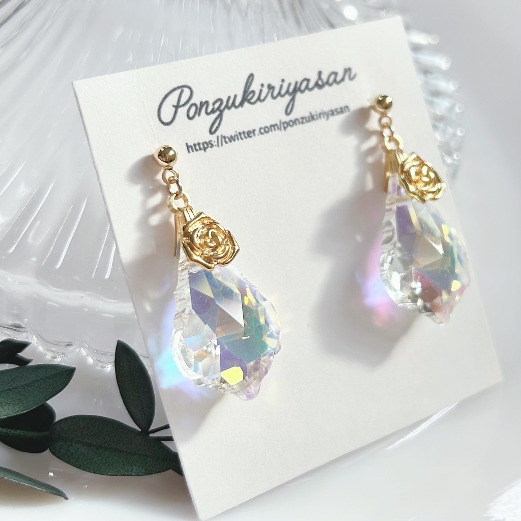 1749大粒ガラスとローズのピアス