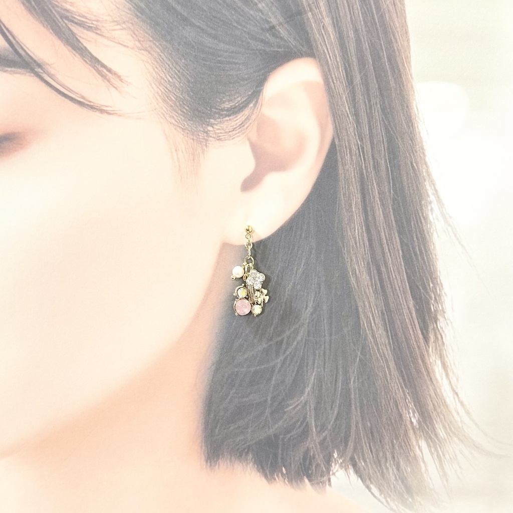 1751四葉のクローバーとビジューのピアス