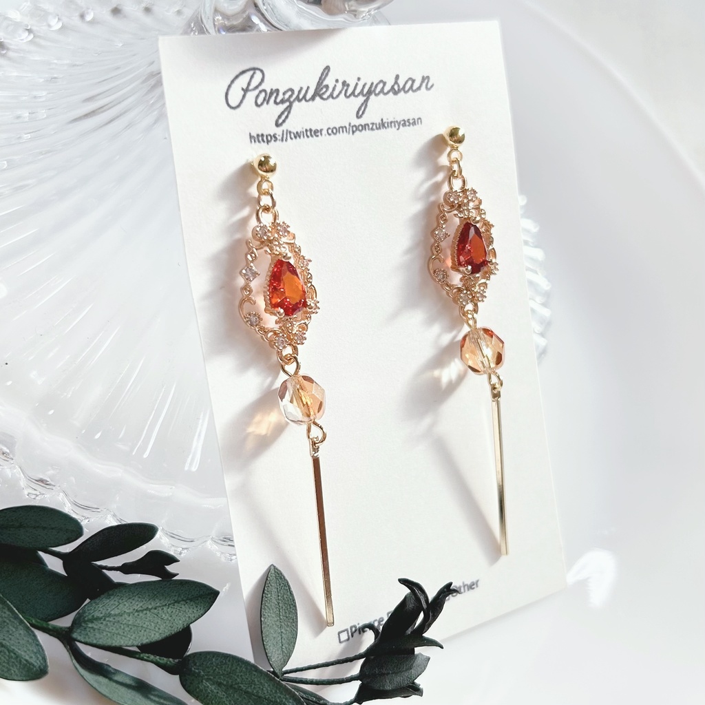 1572アンティーク風の深みオレンジピアス