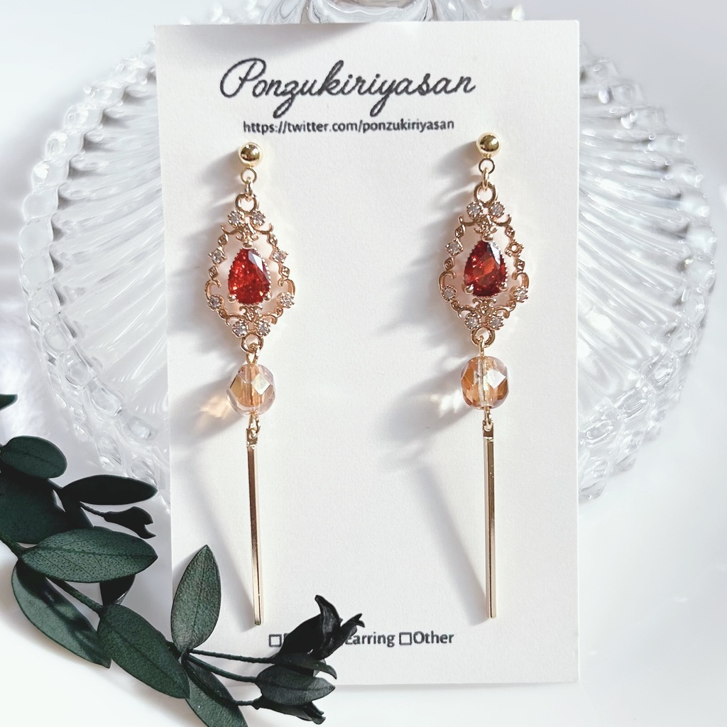 1572アンティーク風の深みオレンジピアス