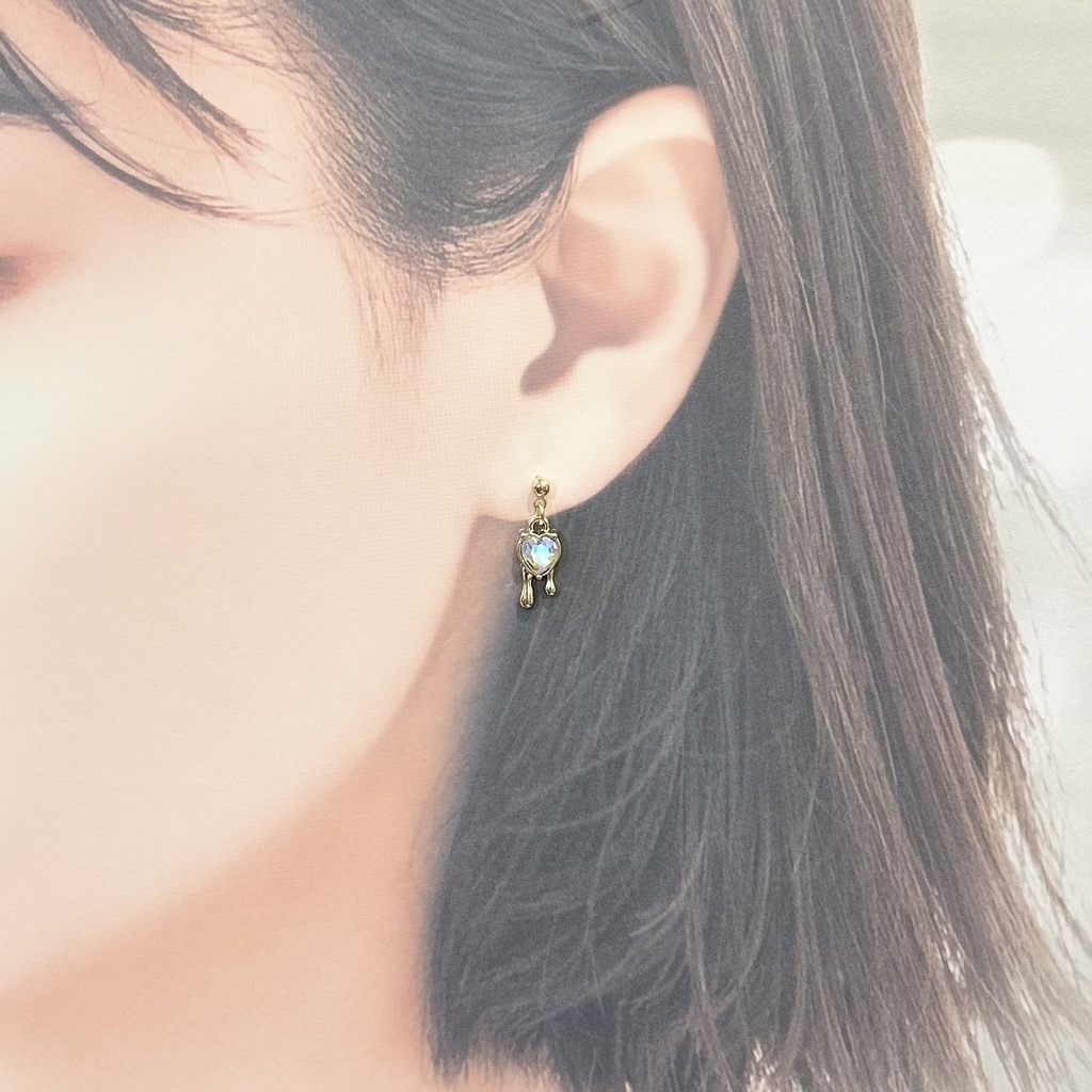 1755とろけるハートの小さめピアス