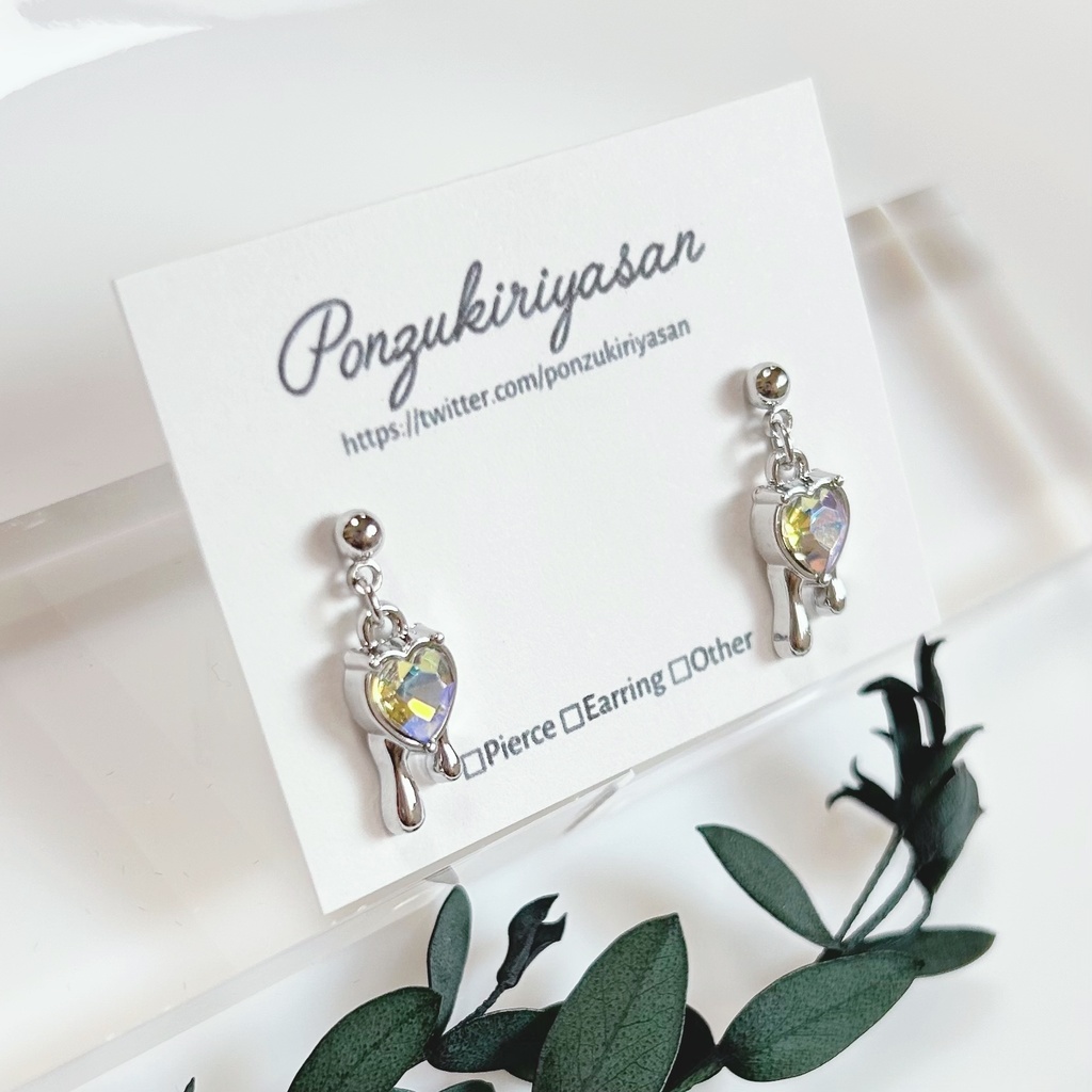 1755とろけるハートの小さめピアス