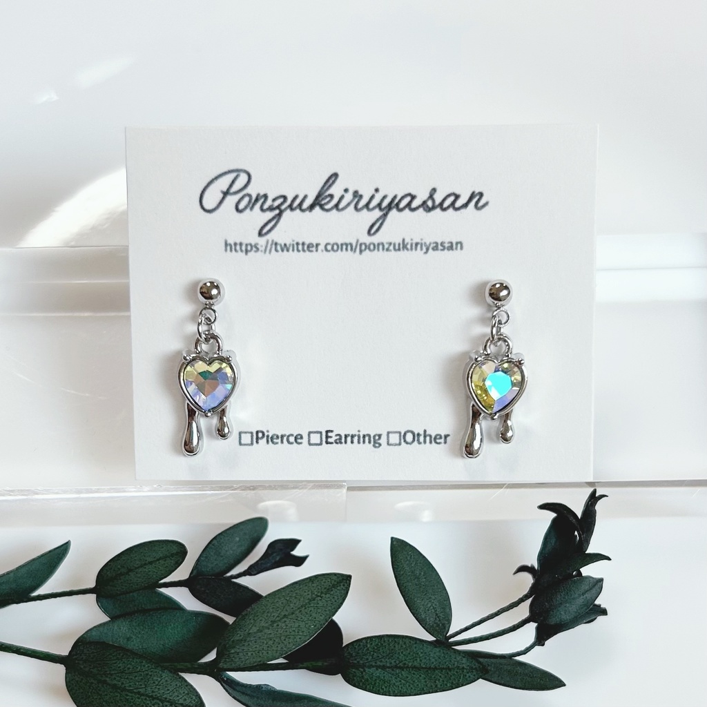 1755とろけるハートの小さめピアス