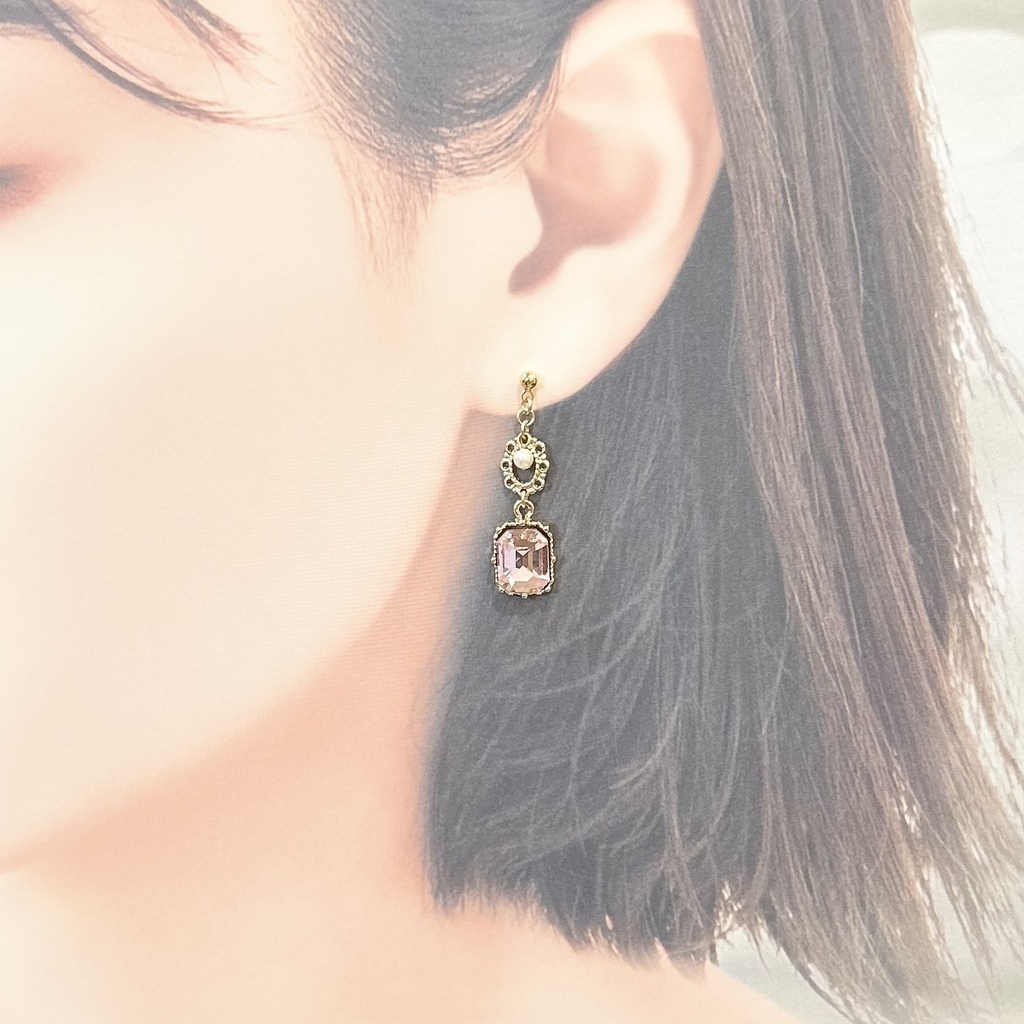 1759スクエアビジューのエレガンスピアス