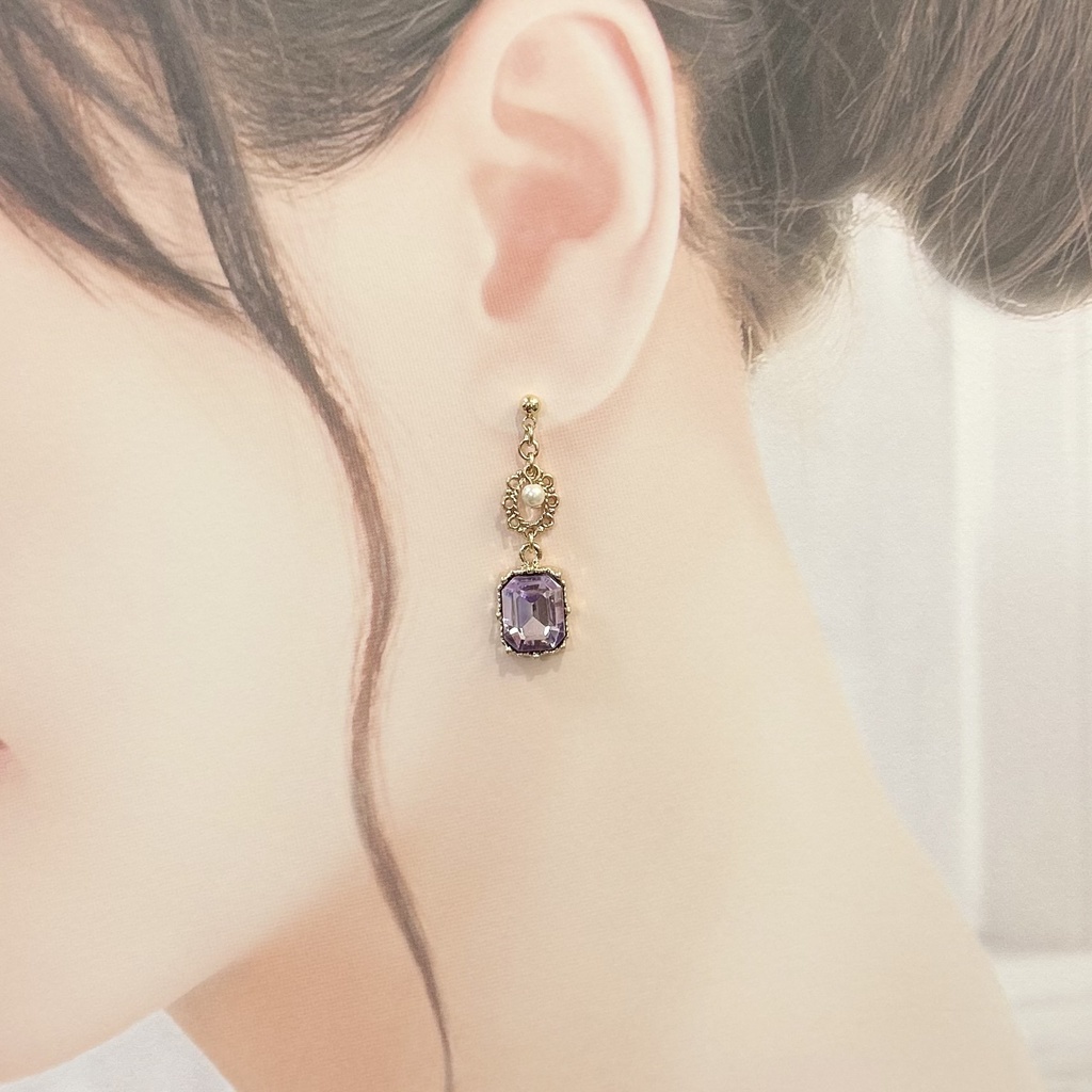 1759スクエアビジューのエレガンスピアス