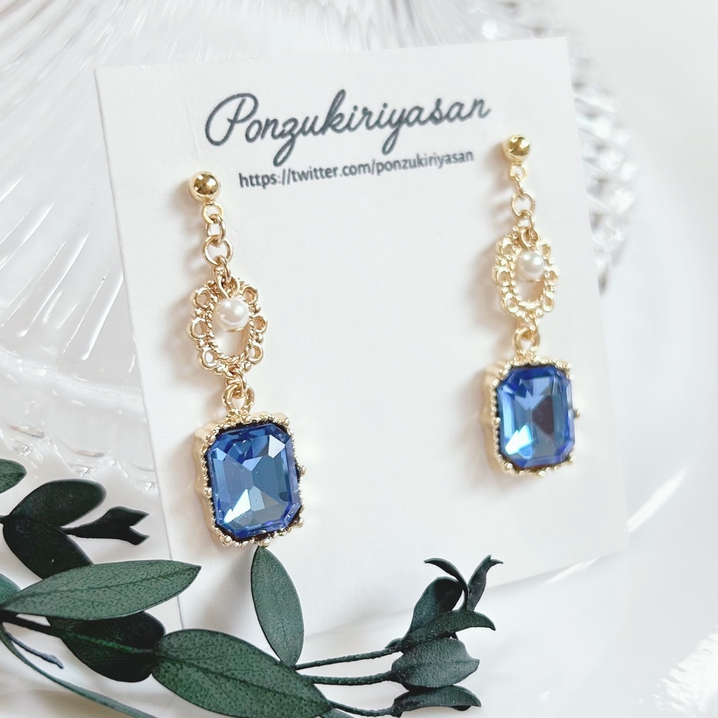 1759スクエアビジューのエレガンスピアス