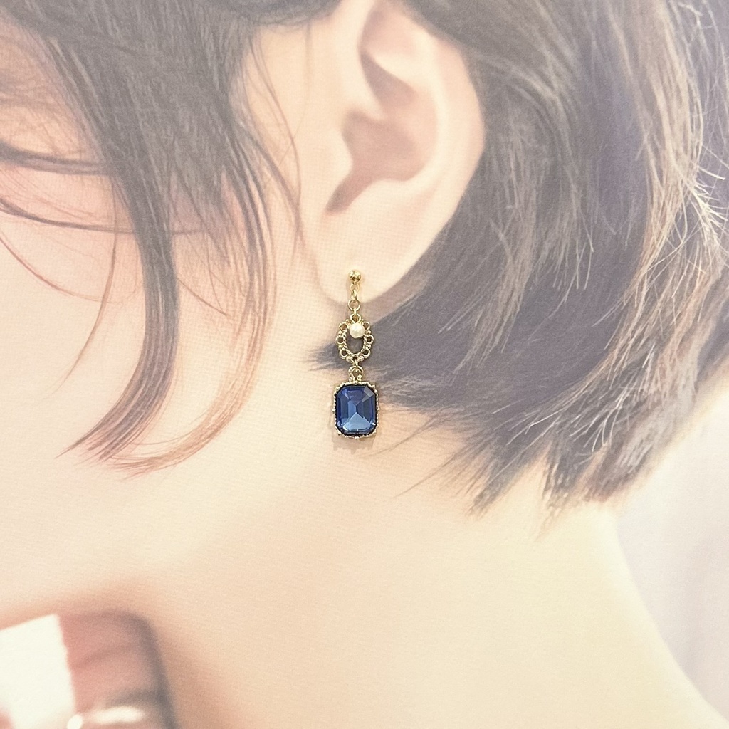 1759スクエアビジューのエレガンスピアス