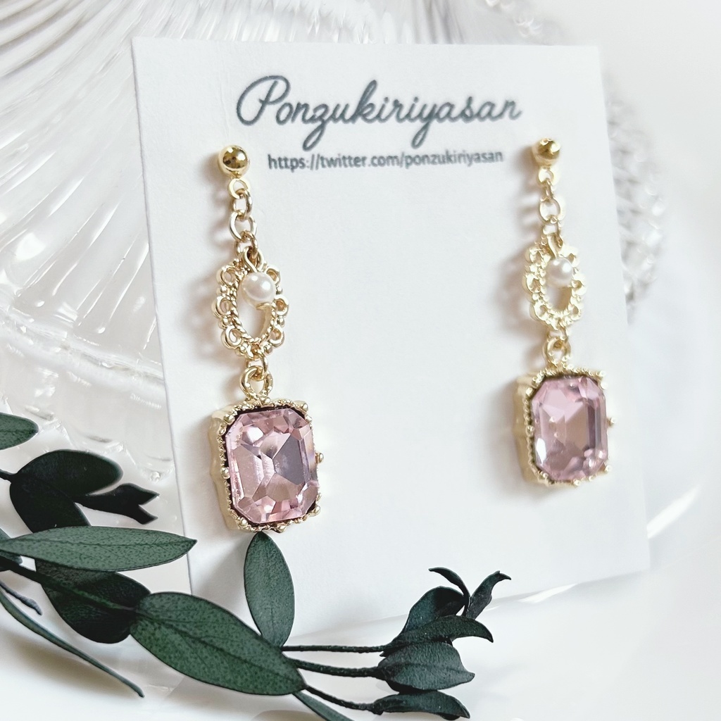 1759スクエアビジューのエレガンスピアス