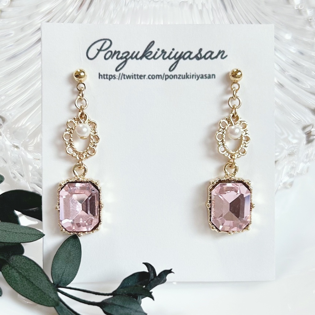 1759スクエアビジューのエレガンスピアス