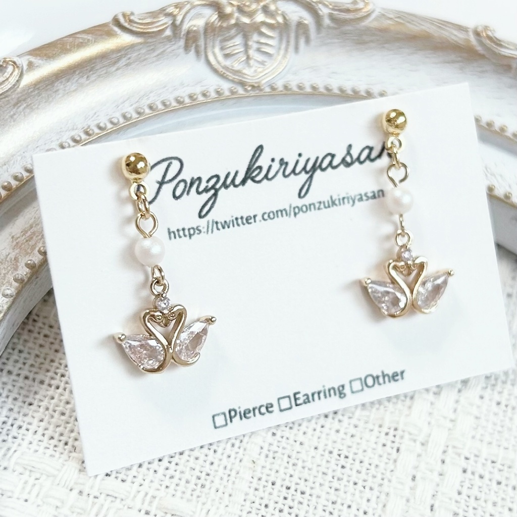 1768白鳥のピアス