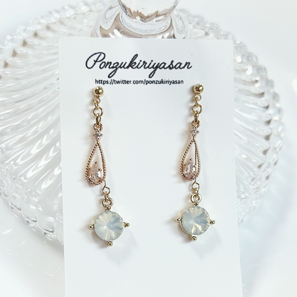 1774ミルキーブルー×雫ジルコニアの揺れるピアス
