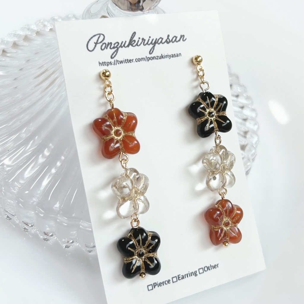 1785和の三連フラワーピアス