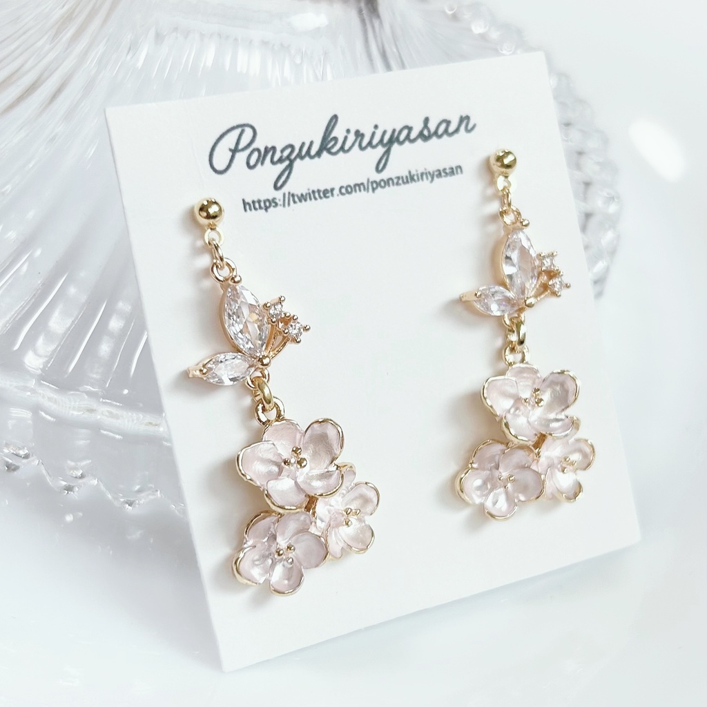 1786早春を告げる梅ピアス