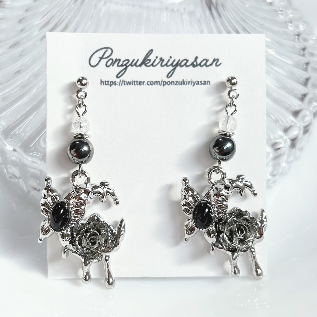 1789蝶と薔薇、月のピアス