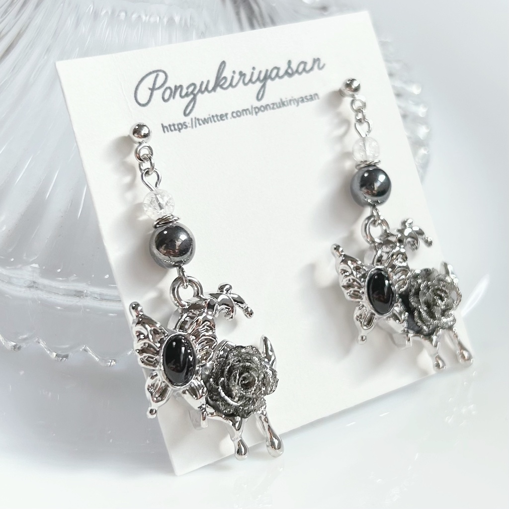 1789蝶と薔薇、月のピアス