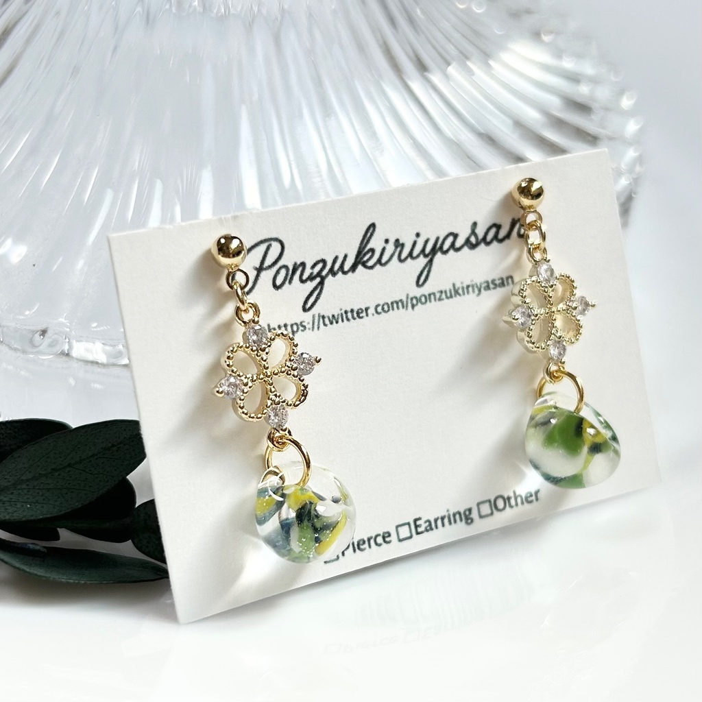 1800四つ葉と春カラーガラスのピアス