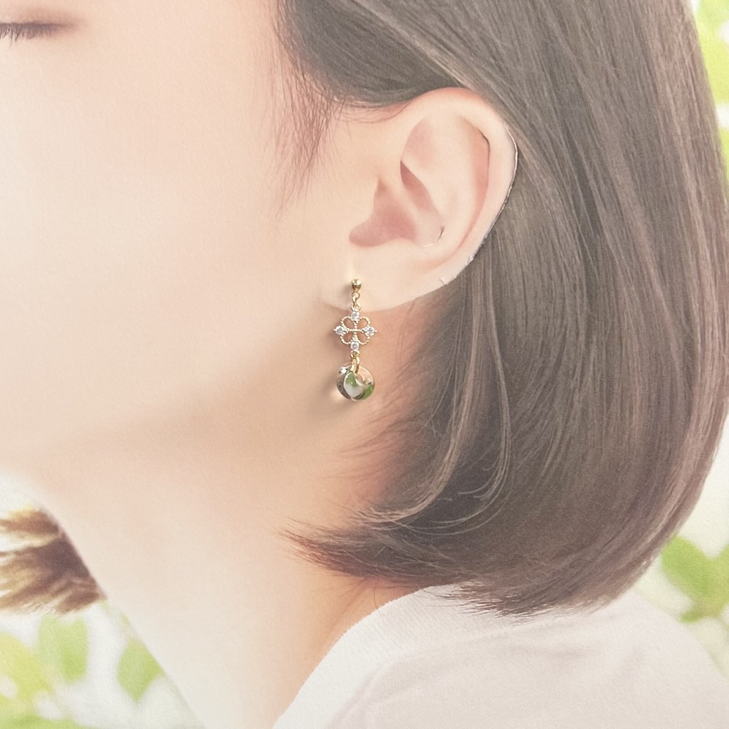 1800四つ葉と春カラーガラスのピアス