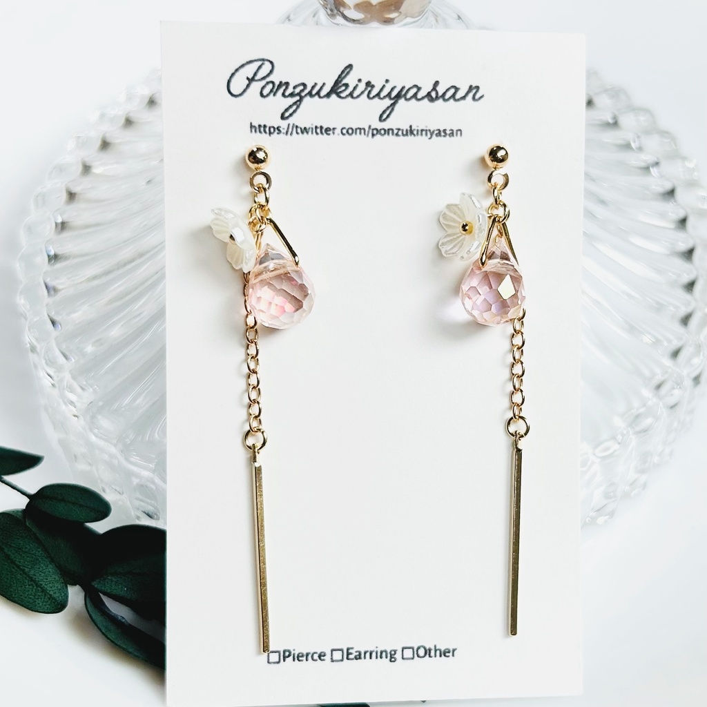 1806ゆれる桜ガラスのピアス