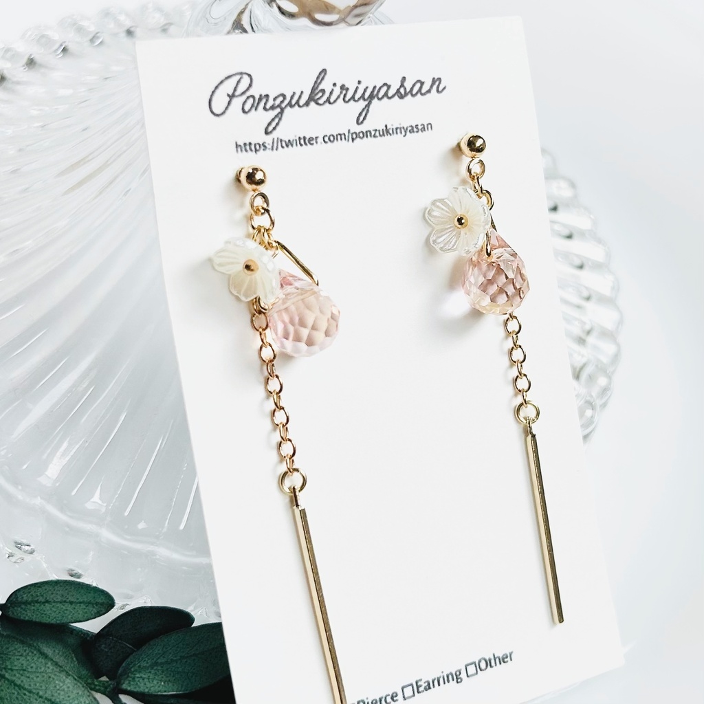 1806ゆれる桜ガラスのピアス