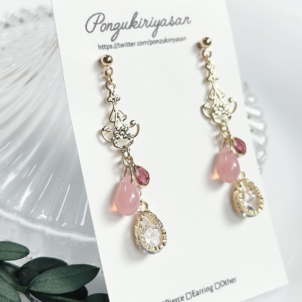 1807桜の三連しずくピアス