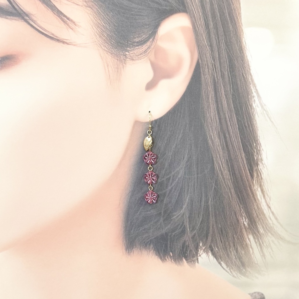 1808桜ガラスのロングピアス
