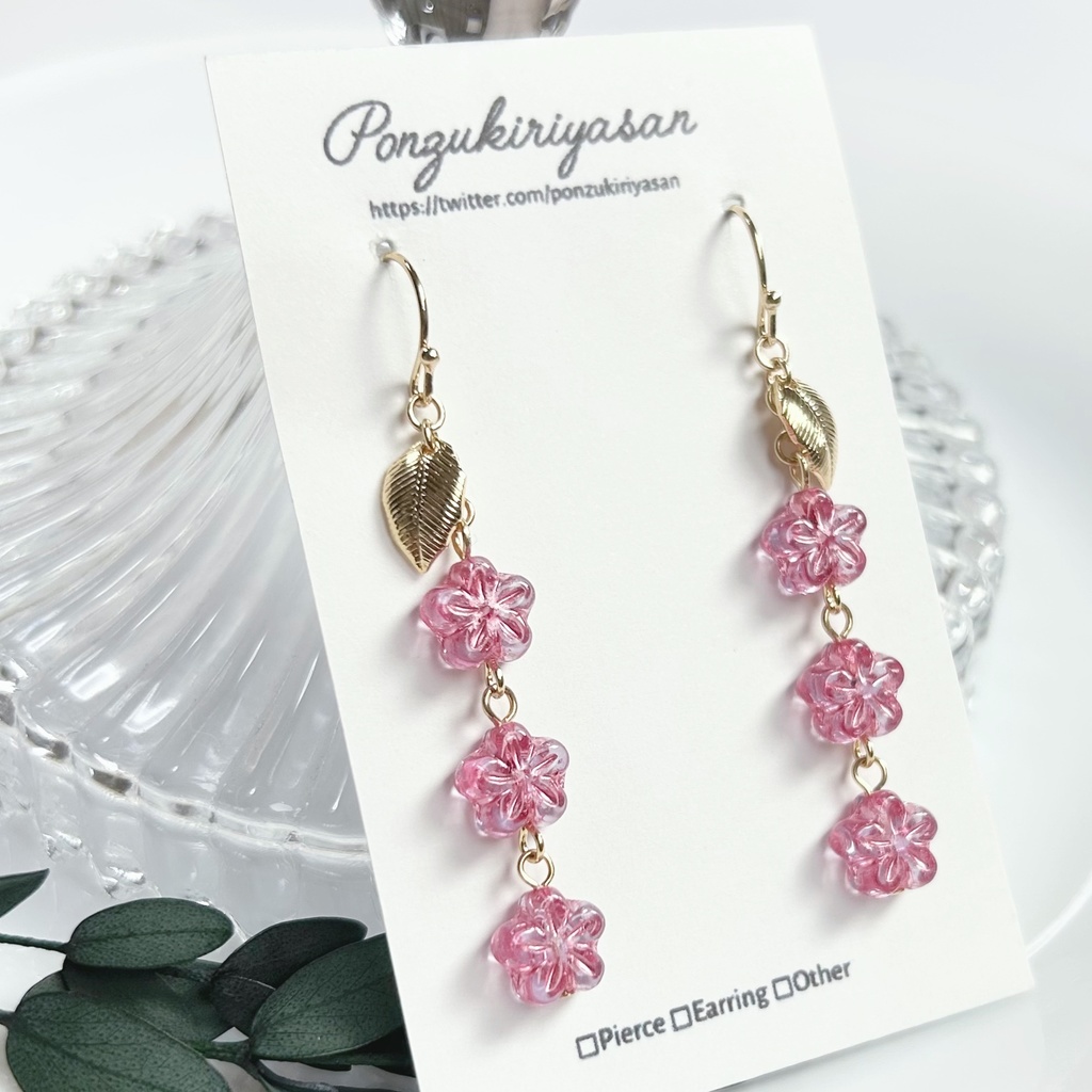 1808桜ガラスのロングピアス