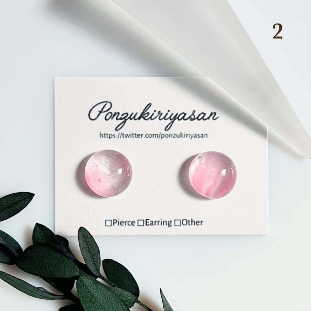 1813さくら色ガラスの粒ピアス