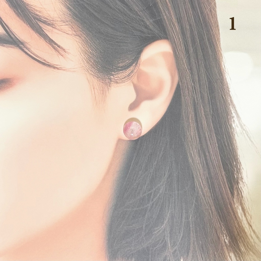 1813さくら色ガラスの粒ピアス