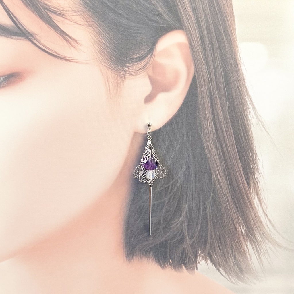 1819透かし花とガラス玉のピアス