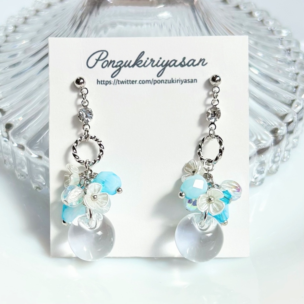 1820アクリル玉と小花のピアス