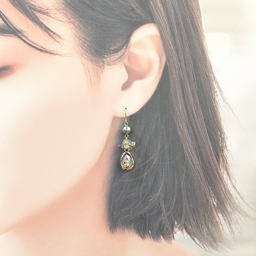 1825大人のフラワーモチーフピアス