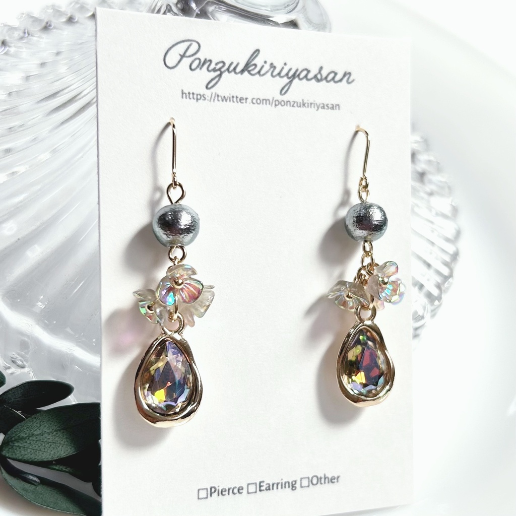 1825大人のフラワーモチーフピアス