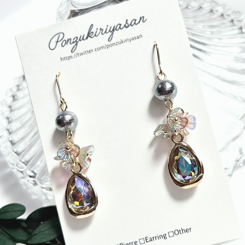 1825大人のフラワーモチーフピアス