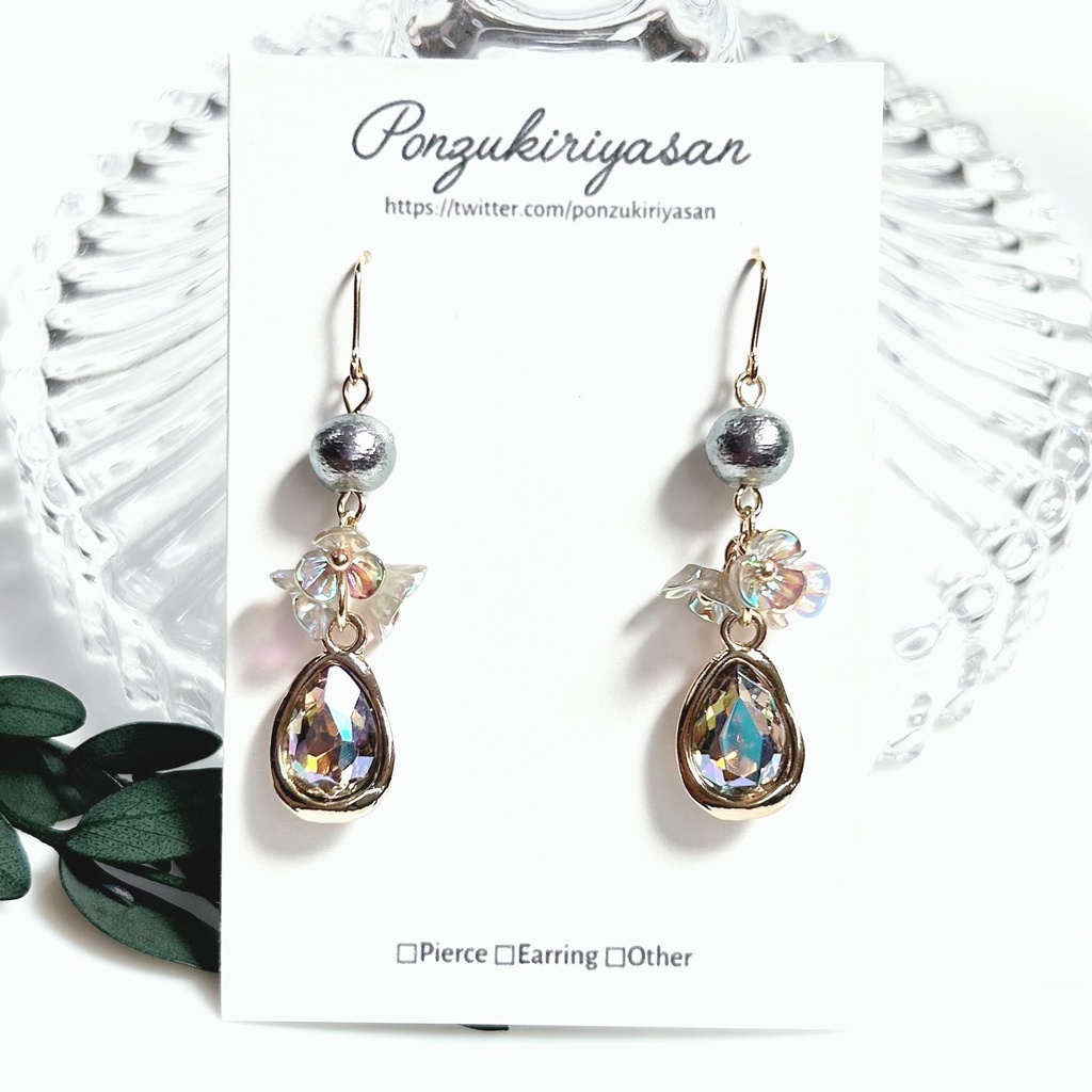 1825大人のフラワーモチーフピアス