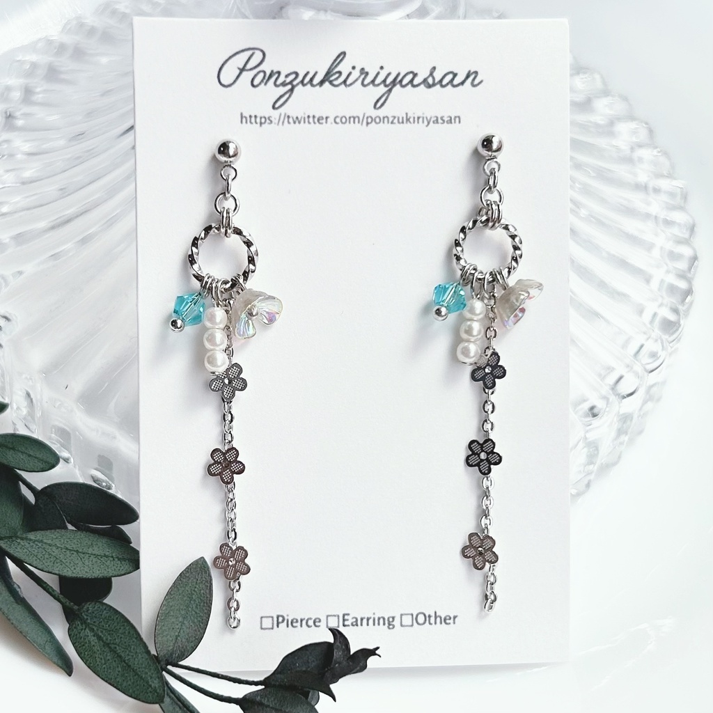 1831小花のチェーンの耳飾り